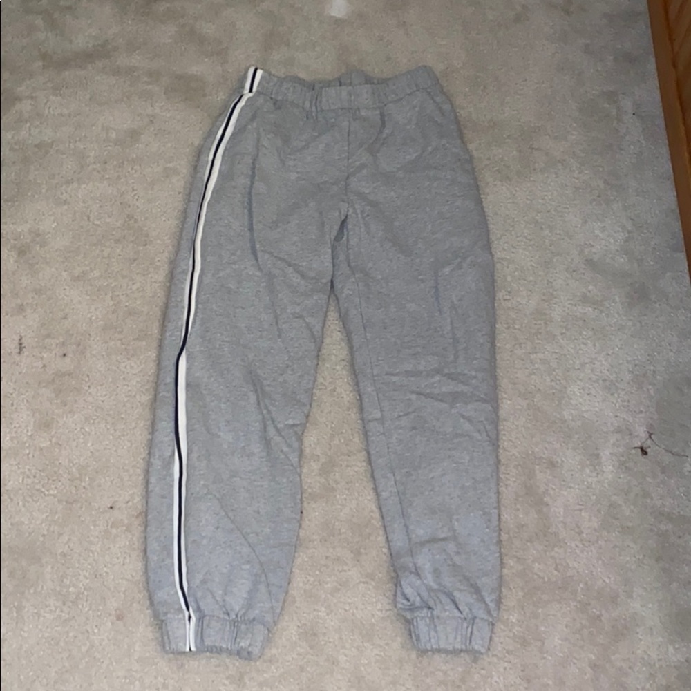 gray sweat pants